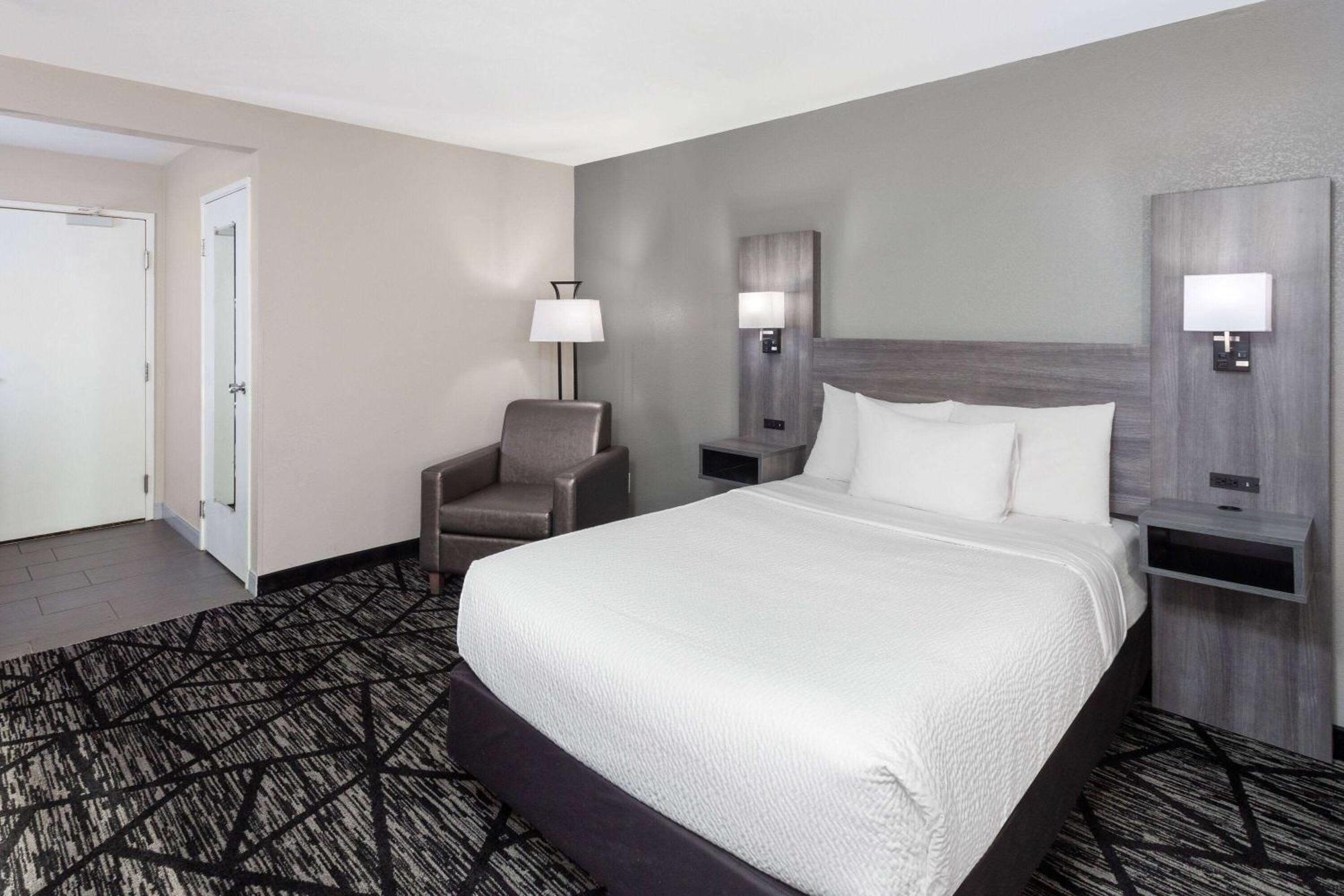 La Quinta Inn By Wyndham Cleveland Independence Extérieur photo