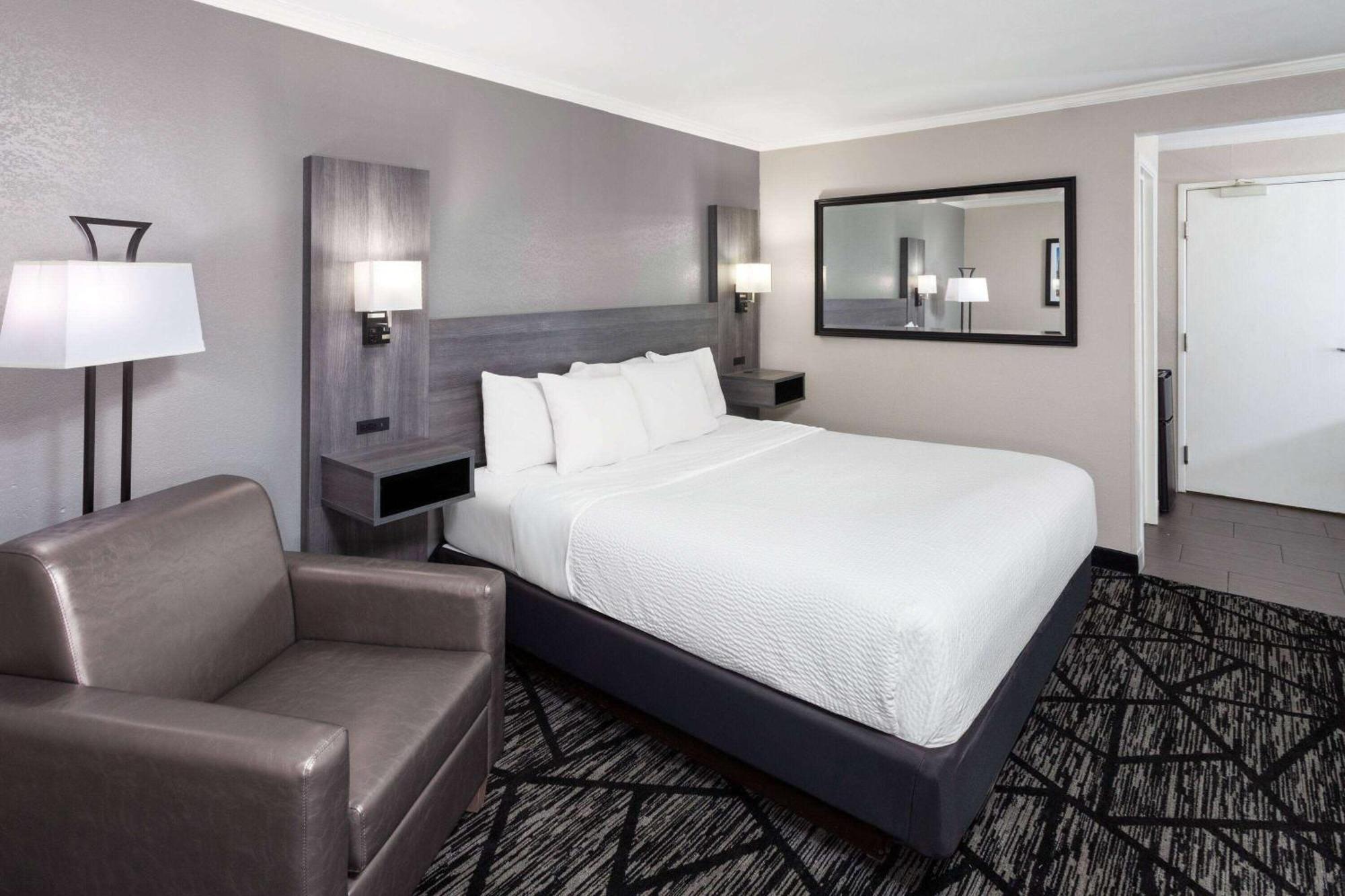 La Quinta Inn By Wyndham Cleveland Independence Extérieur photo