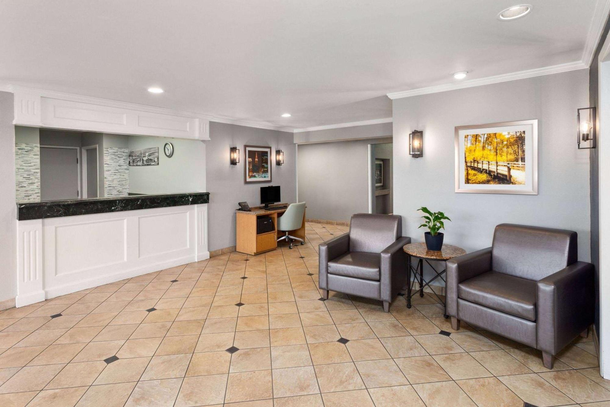 La Quinta Inn By Wyndham Cleveland Independence Extérieur photo