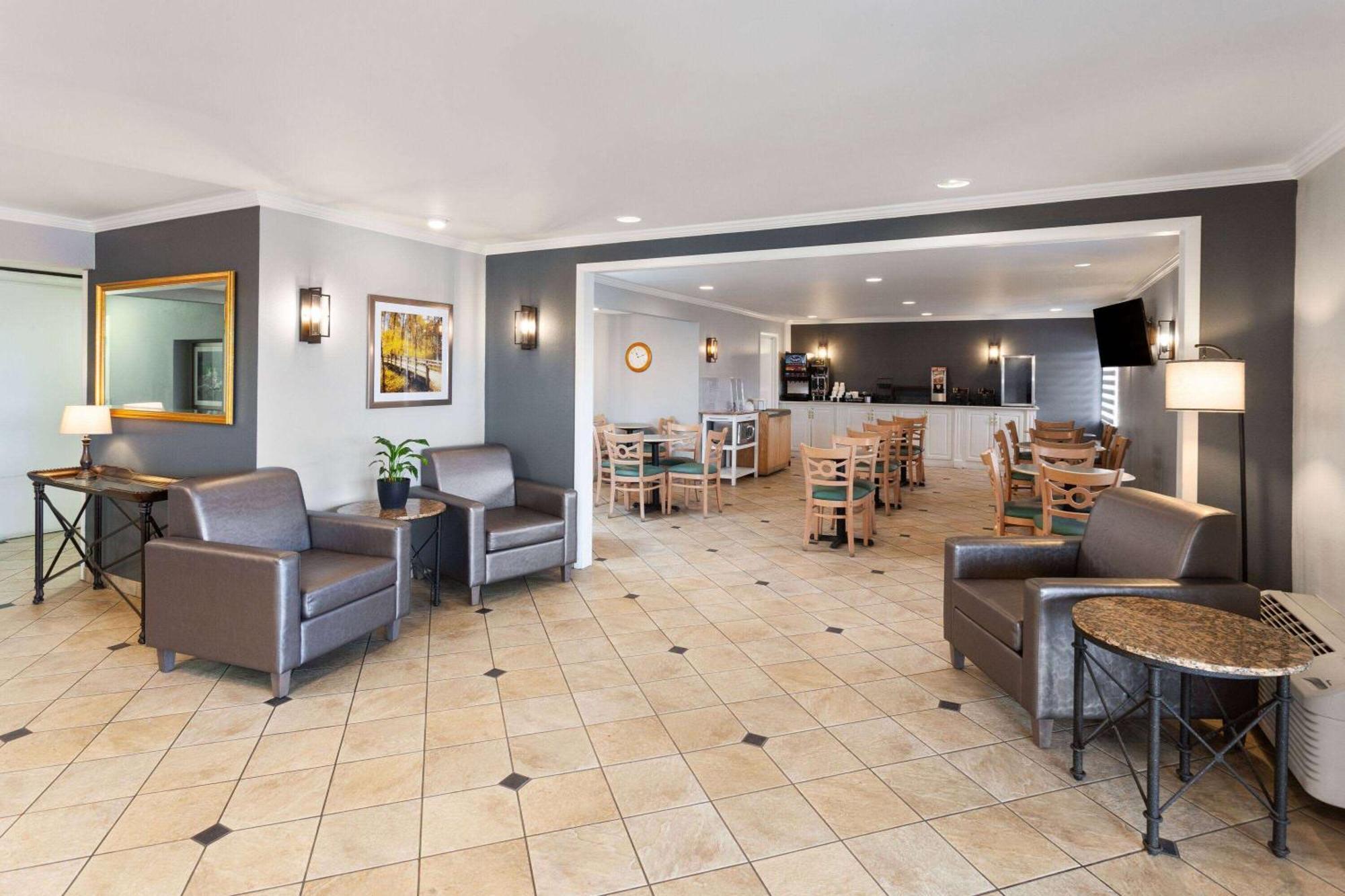 La Quinta Inn By Wyndham Cleveland Independence Extérieur photo